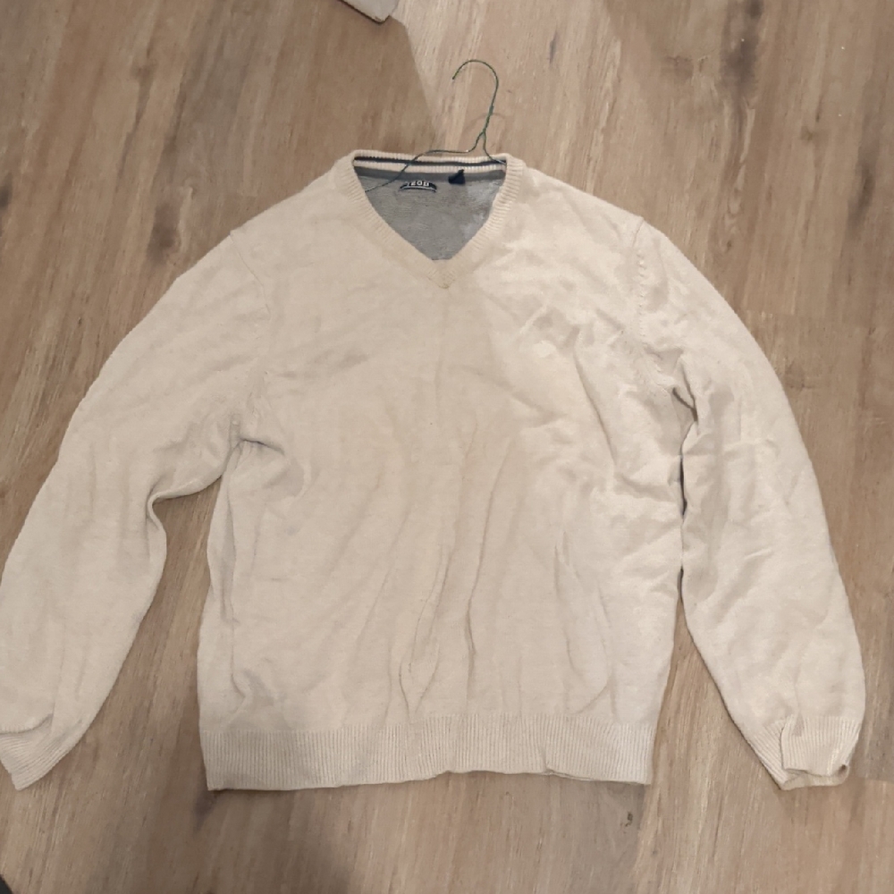 Izod Men's Beige V-Neck Sweater